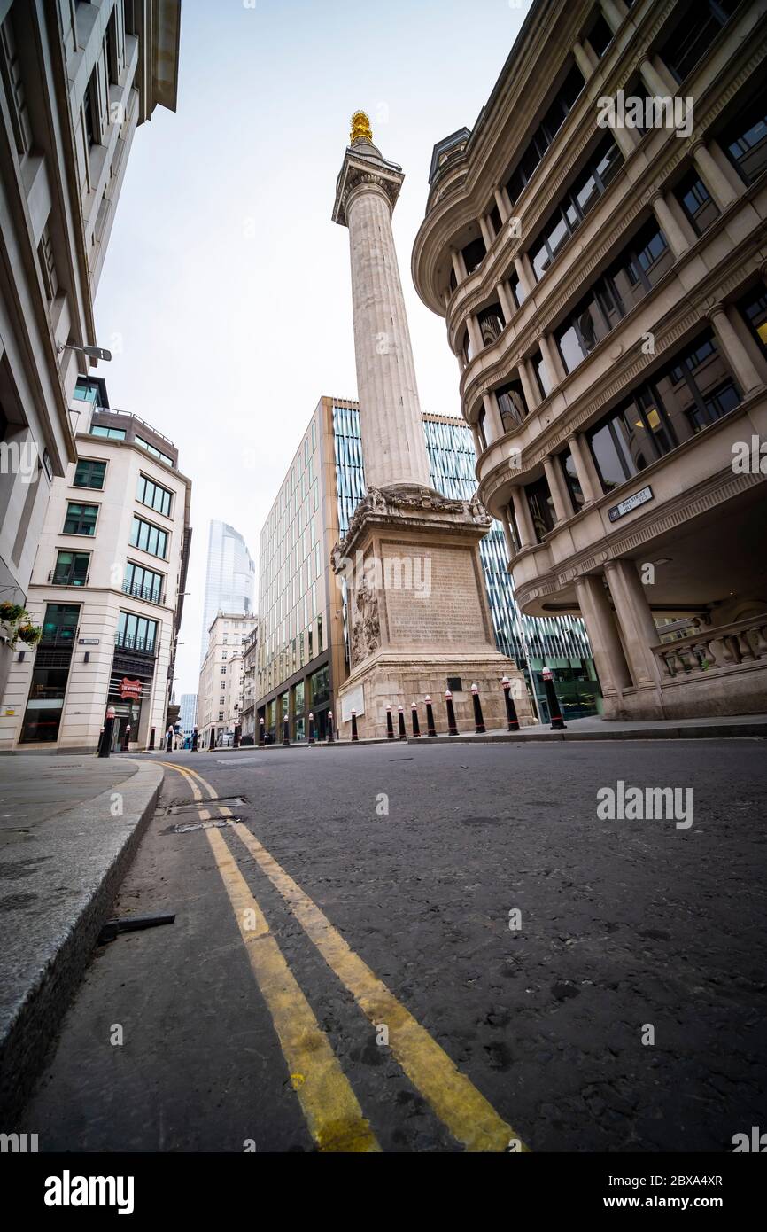 London - das Denkmal für den Großen Brand von London, allgemein bekannt einfach als das Monument Stockfoto