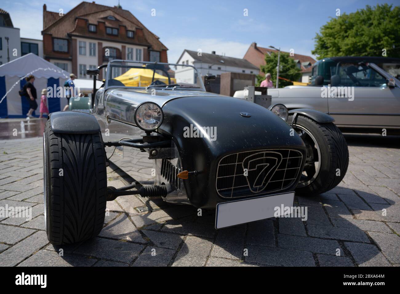 RATZEBURG, DEUTSCHLAND - 2. JUNI 2019: Lotus Super 7, der leichtgewichtige Zweisitzer-Sportwagen mit offenem Oberdeck, Oldtimer beim Oldtimer-Treffen in Ratz Stockfoto