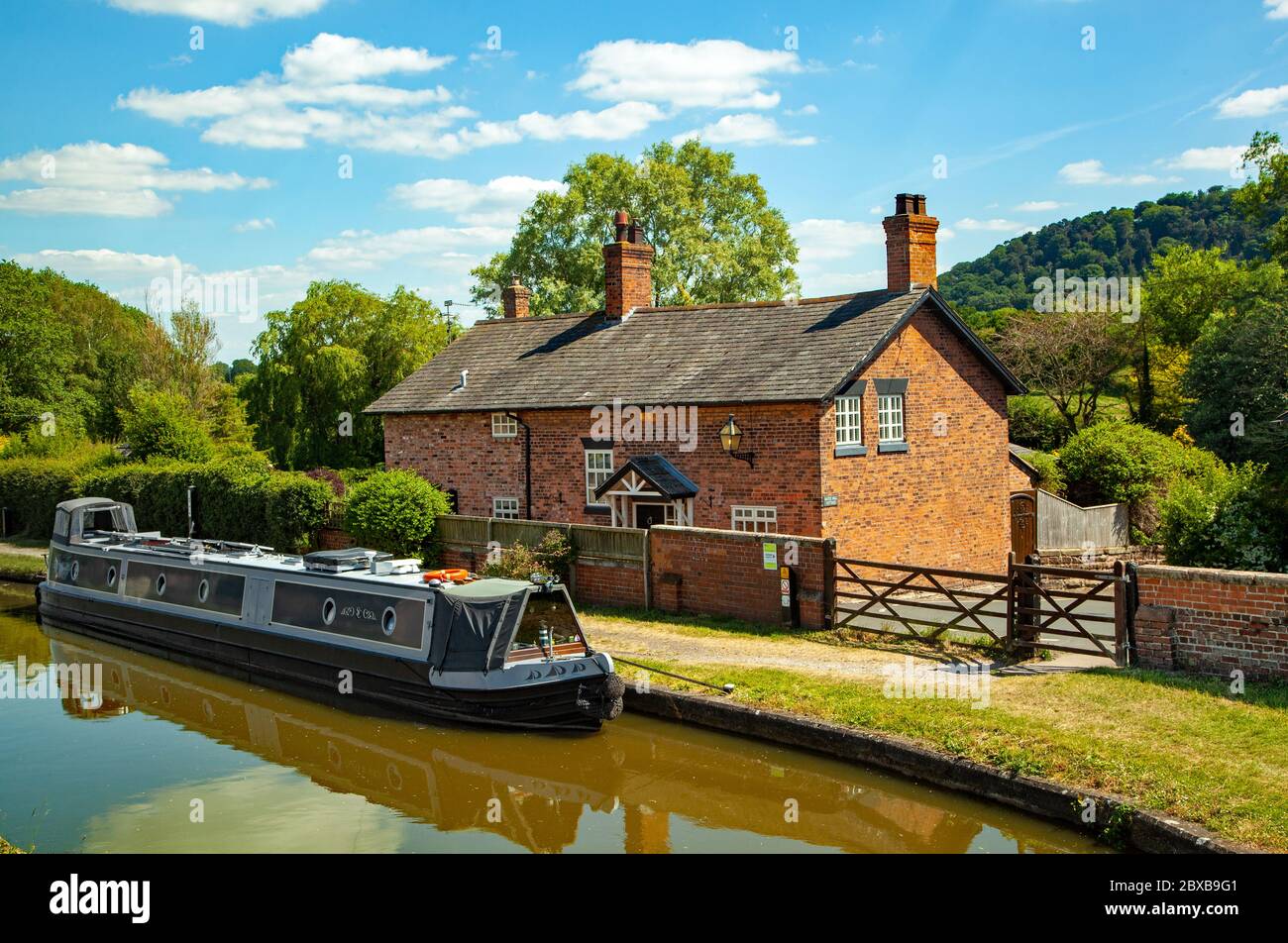Canal Narrowboat liegt am Shropshire union Kanal in Tiverton bei Beeston in Cheshire England Stockfoto