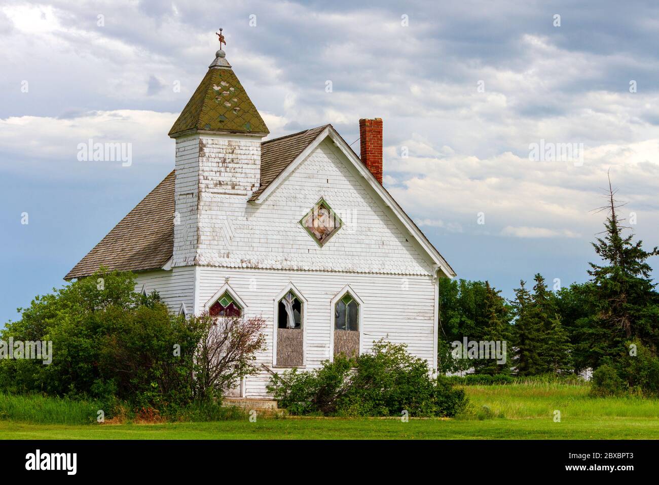 Alte verwitterte rustikale Vereinigte Kirche in der Trossachs, Saskatchewan, Kanada.Trossachs ist ein Weiler in der kanadischen Provinz Saskatchewan. Stockfoto