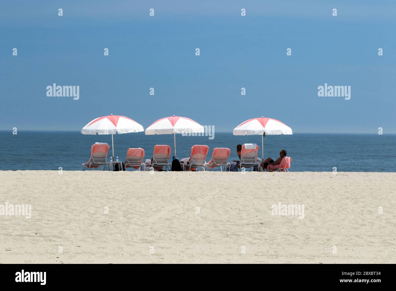 Strandschirme für eine schöne Szene in Cape May, New Jersey, USA Stockfoto