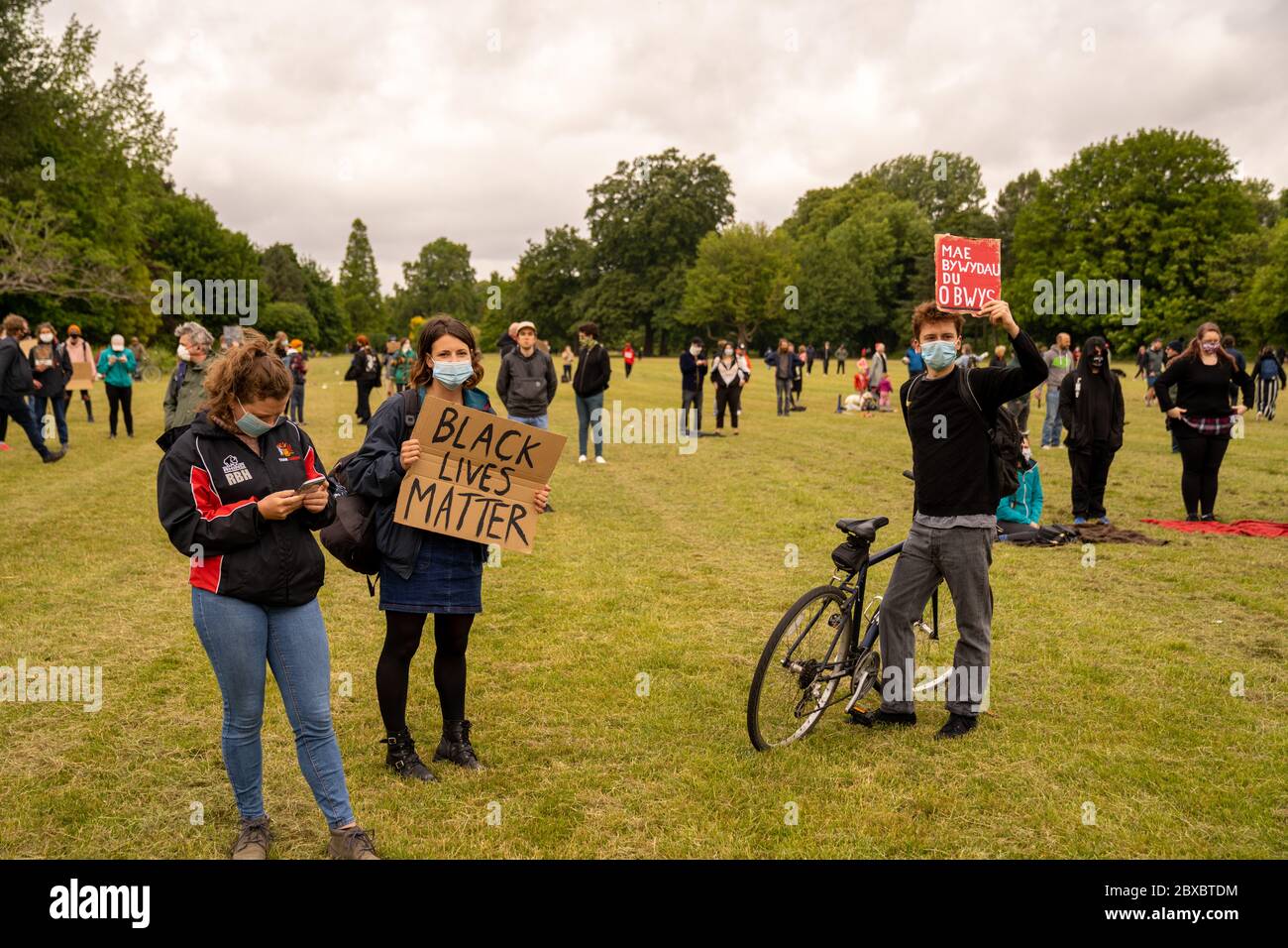 Cardiff, Wales, Großbritannien. Juni 2020. Black Lives Matter Demonstration in Zentral Cardiff, nach dem Tod des Amerikaners George Floyd durch Offiziere der Minneapolis-Polizei. Credit Haydn Denman/Alamy Live News. Stockfoto