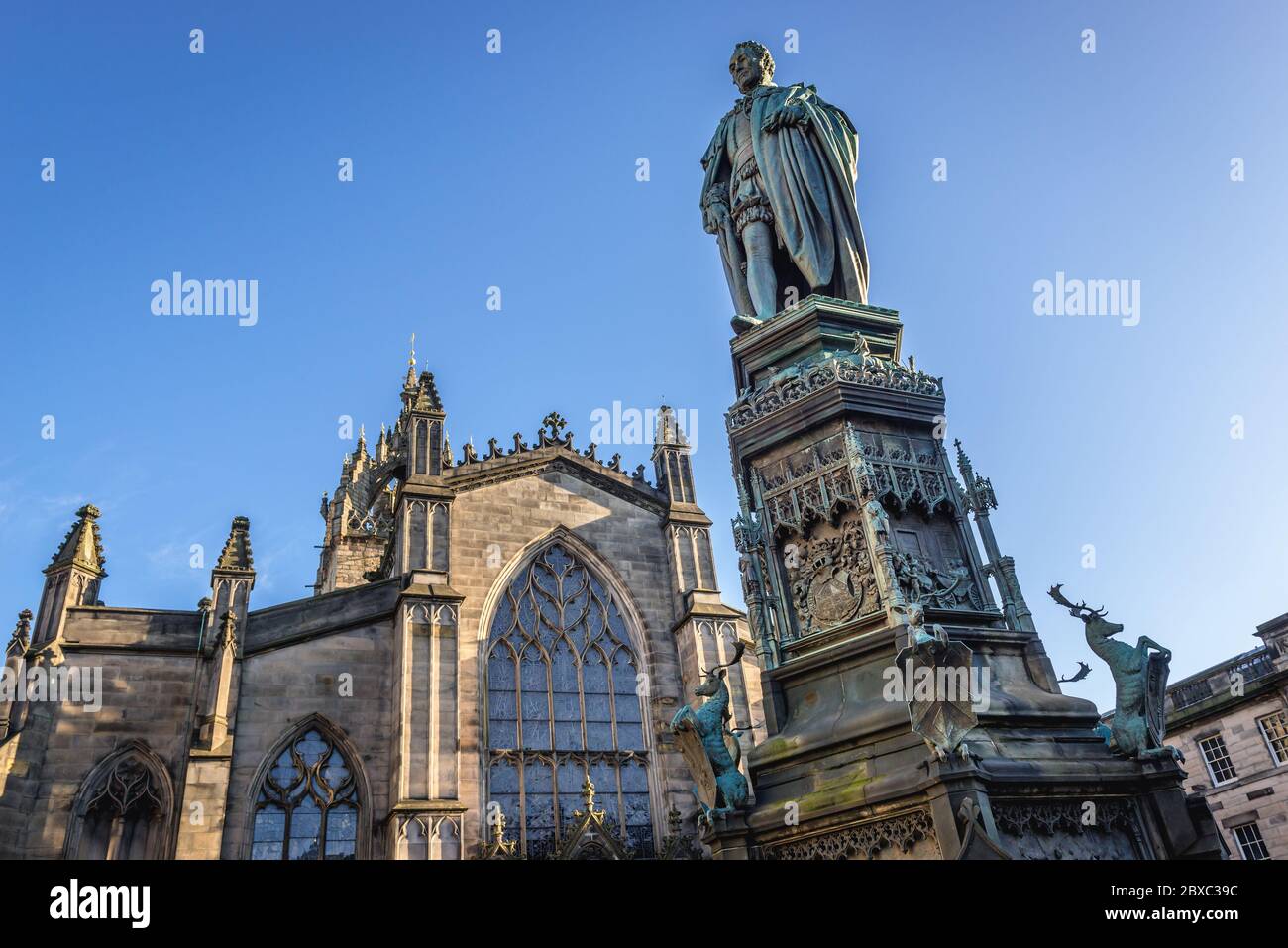 Statue von Walter Montagu Douglas Scott, 5. Herzog von Buccleuch vor der St. Giles Kathedrale, auch High Kirk of Edinburgh genannt Stockfoto