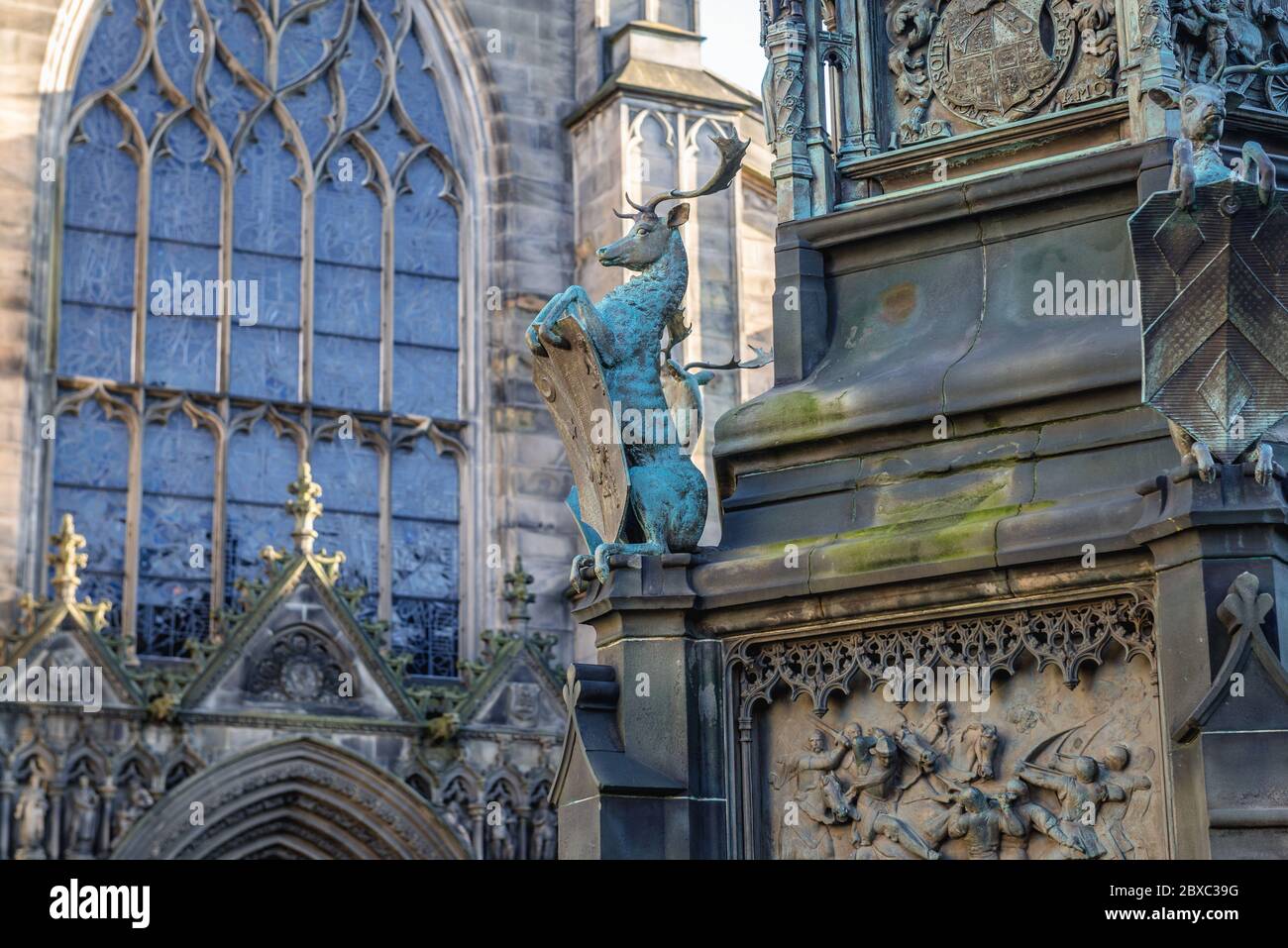 Details der Statue von Walter Montagu Douglas Scott, 5. Herzog von Buccleuch vor der St Giles Cathedral, High Kirk of Edinburgh in Edinburgh, Großbritannien Stockfoto