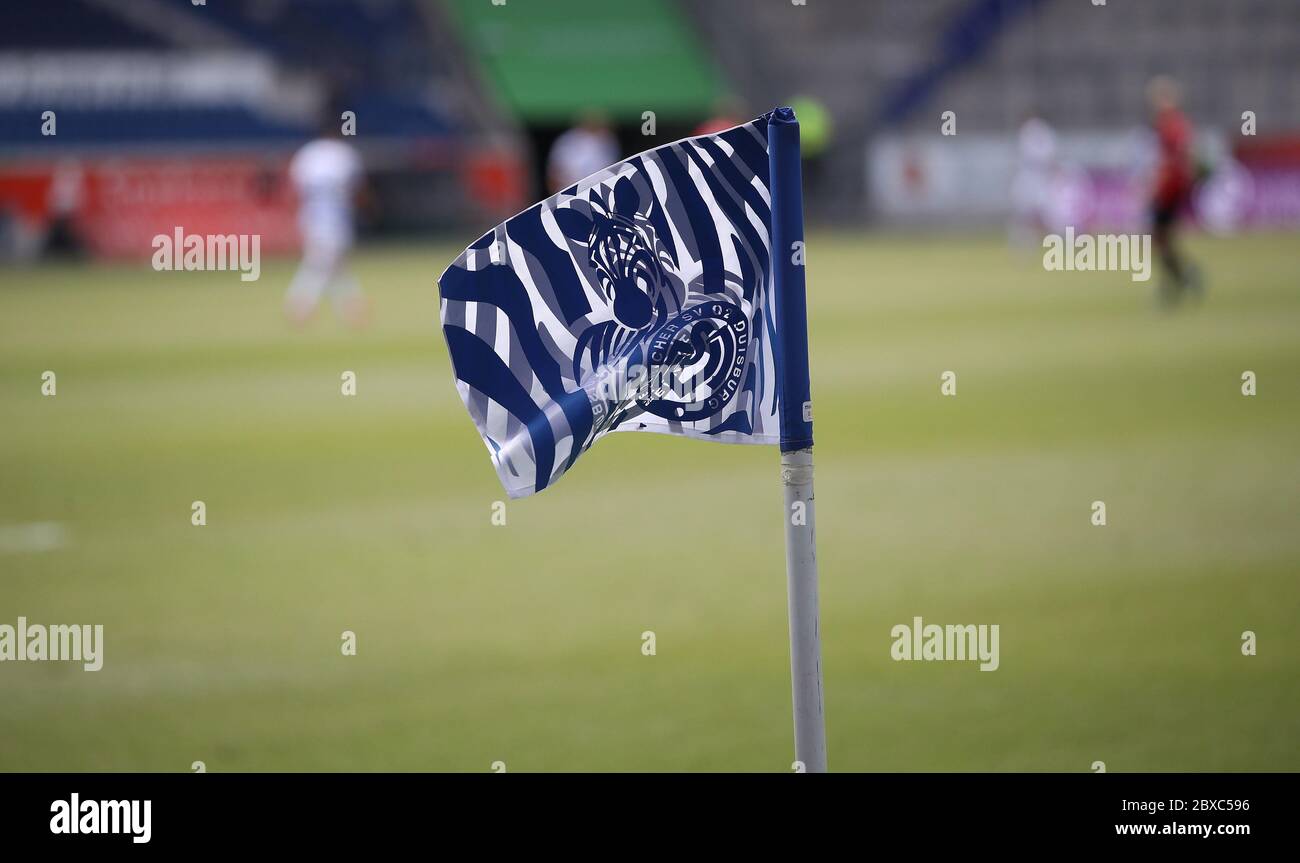 Duisburg, Deutschland. Juni 2020. firo: 06.06.2020 Fuvuball, 2019/2020 3. Bundesliga: MSV Duisburg - Chemnitz 2.1 ECKFAHNE, MIT LOGO, ZEBRA Quelle: dpa/Alamy Live News Stockfoto