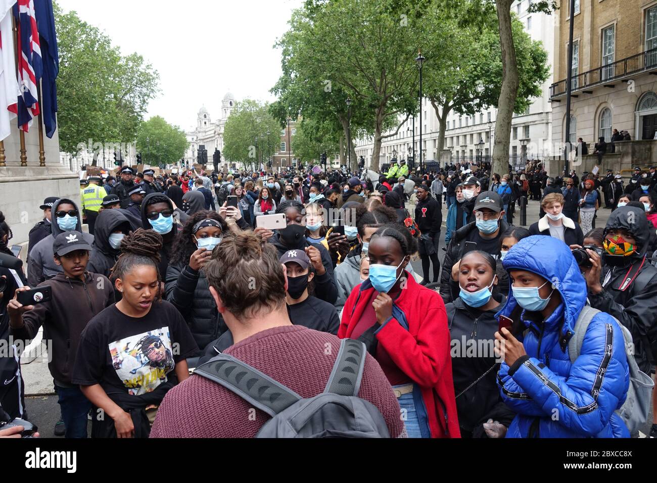 Tausende von Protestierenden der Schwarzen Lives Matter marschieren durch London, 6. Juni 2020. Stockfoto