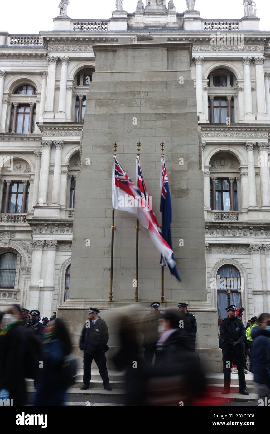 Tausende von Protestierenden der Schwarzen Lives Matter marschieren durch London, 6. Juni 2020. Stockfoto