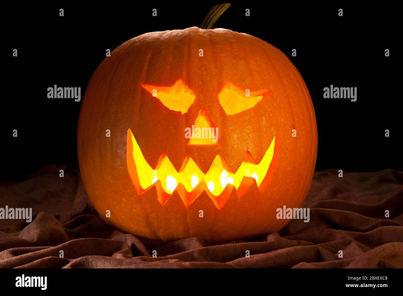 Halloween Nacht Kürbis - Halloween ist ein jährlicher Feiertag, der am 31. Oktober gefeiert wird. Stockfoto