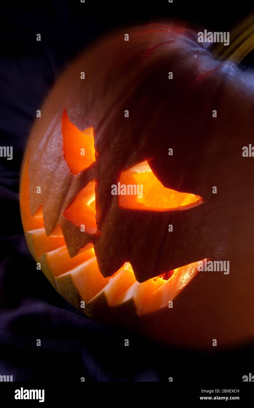 Halloween Night Kürbis - Halloween (auch Hallowe'en geschrieben) ist ein jährlicher Feiertag am 31. Oktober gefeiert. Es hat Wurzeln im keltischen heidnischen Festiv Stockfoto