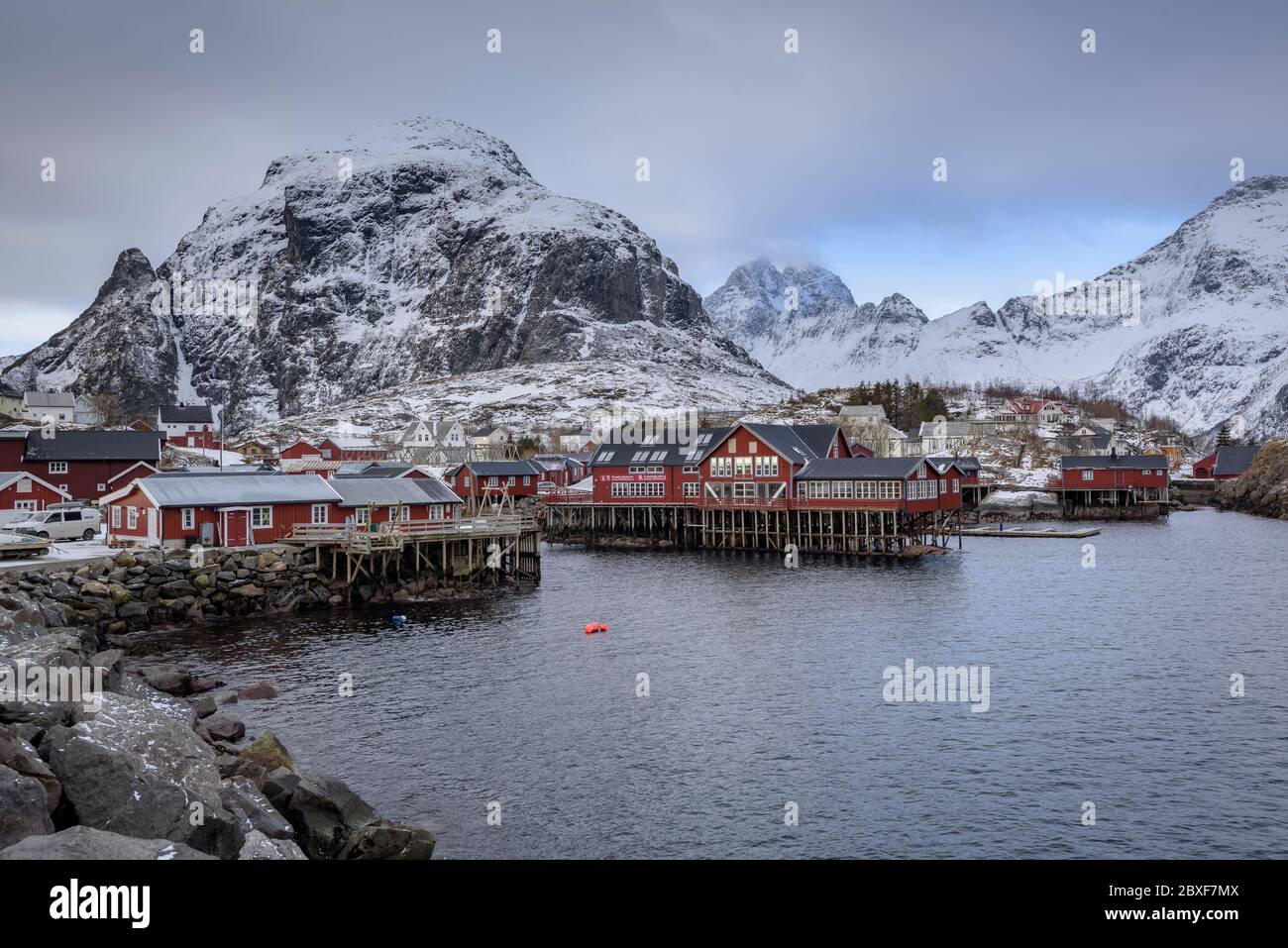 Å Dorf im Winter (Moskenes, Lofoten, Noway) ESP: Aldea de Å en invierno (Moskenes, Moskenesøya, Lofoten, Noruega) Stockfoto