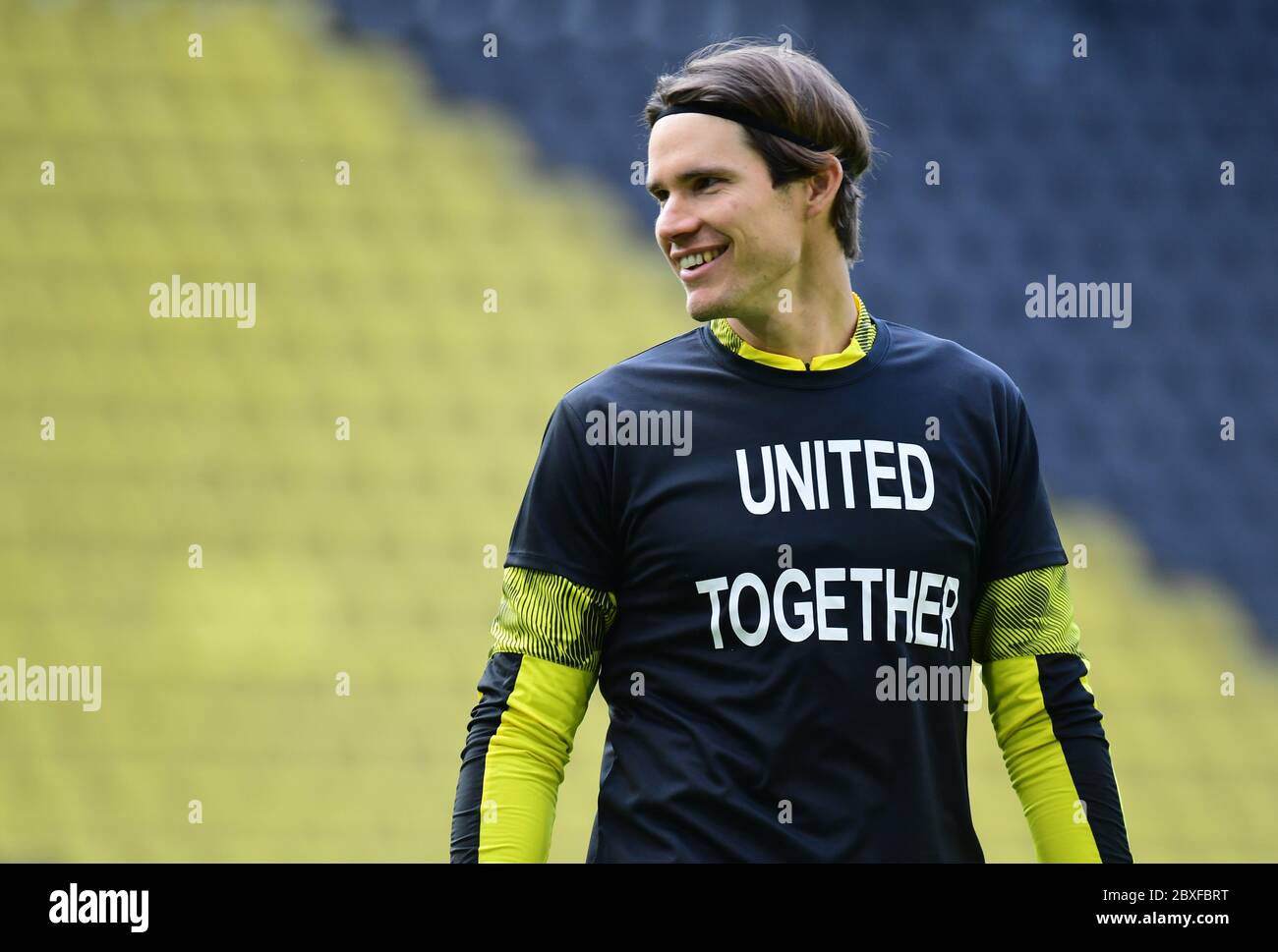 MarWin Hitz von Borussia Dortmund trägt ein T-Shirt als Reaktion auf den Tod von George Floyd, der in Minneapolis Polizeigewahrsam starb Stockfoto