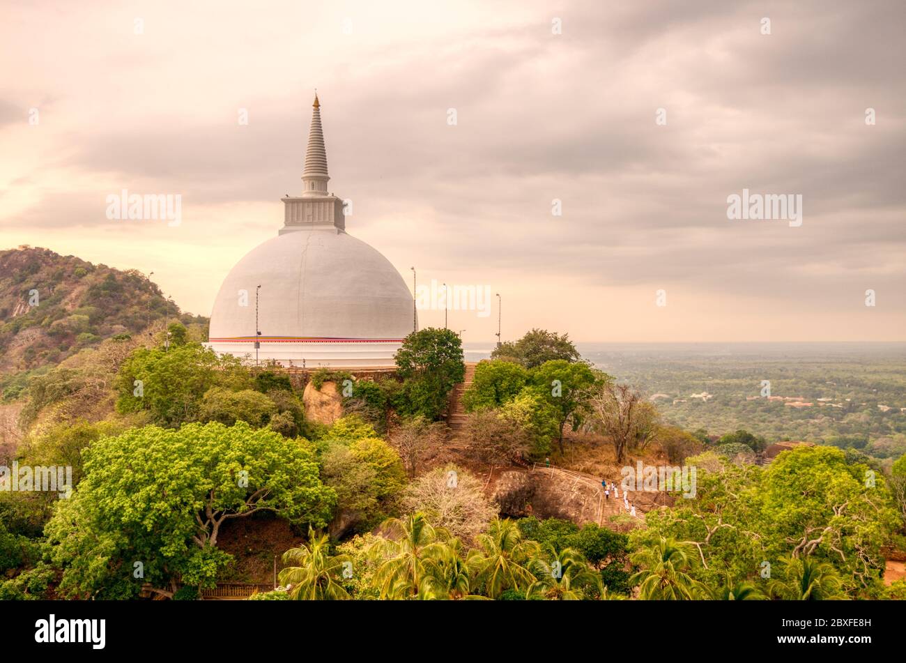 Buda. World Heritage Site, war ein weiterer der alten Hauptstädte von Sri Lanka, in denen archäologische Stätten in verschiedenen Staaten der conservatio gefunden werden Stockfoto