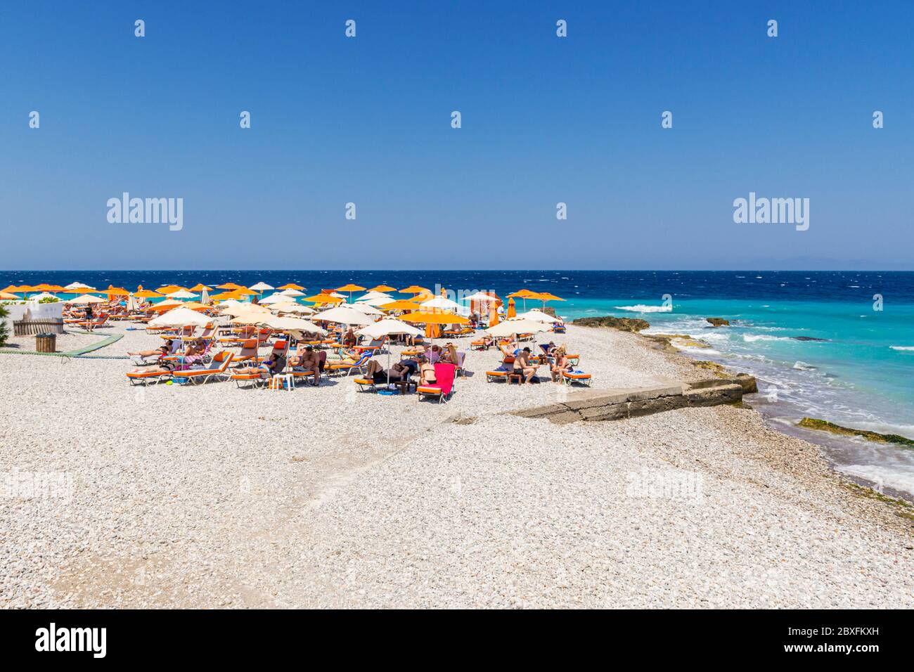 Strand an der Spitze der neuen Stadt Rhodos-Stadt, Dodekanes, Griechenland Stockfoto