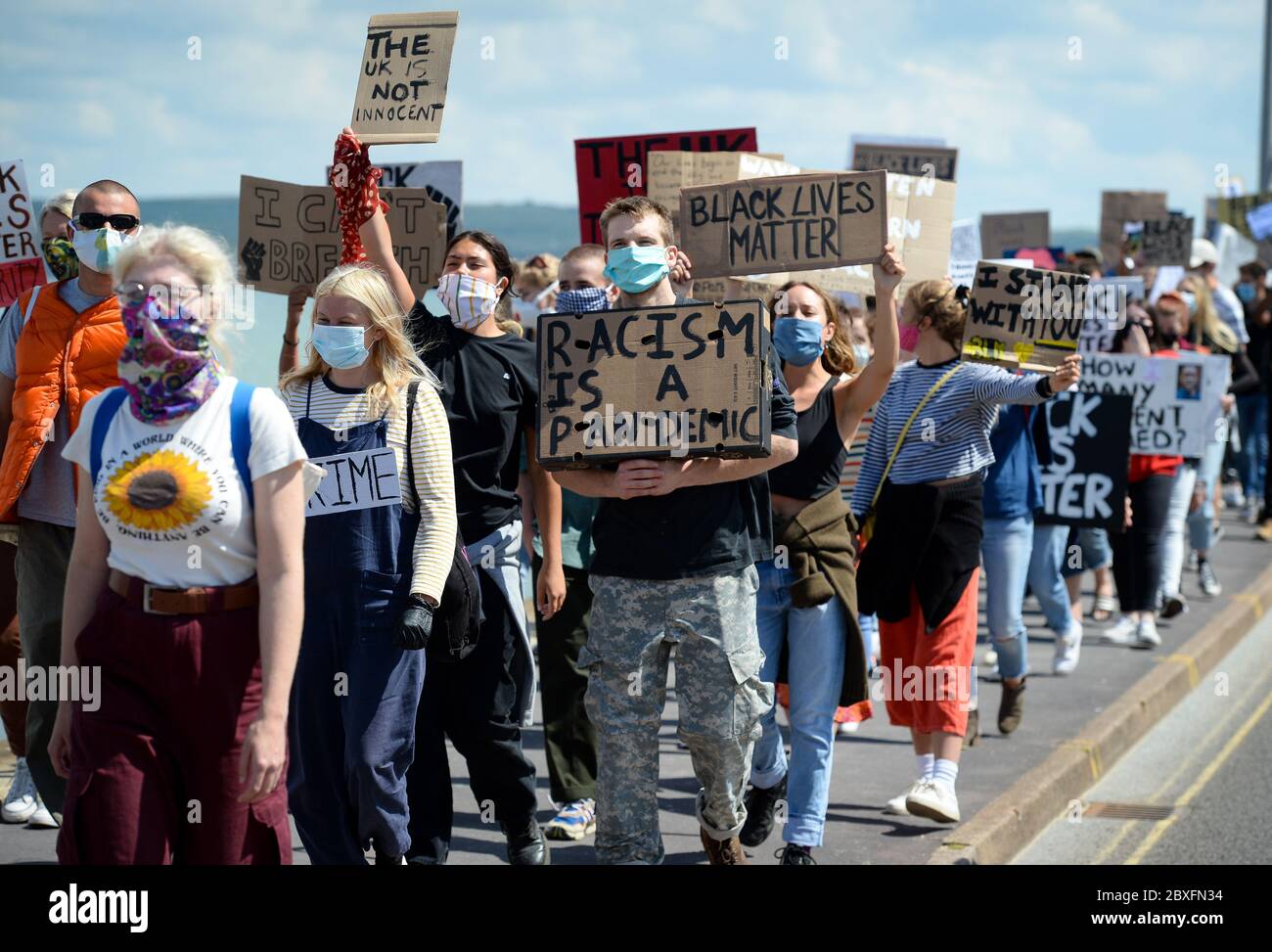 Weymouth, Dorset, Großbritannien. Juni 2020. Black Lives Matter Protestdemonstration an der Promenade, Weymouth Credit: Dorset Media Service/Alamy Live News Stockfoto