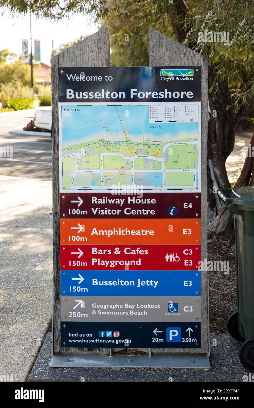 Busselton Western Australia 8. November 2019 : Informationsschild für Besucher in Busselton Foreshore, Western Australia Stockfoto
