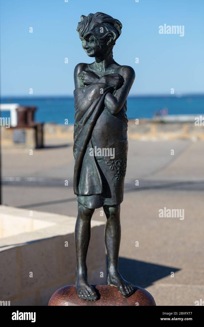 Busselton Western Australia 8. November 2019 : die niedliche Fischstatue, von Nicole Mickle modelliert, die sich am Eingang zum Busselton Jet befindet Stockfoto