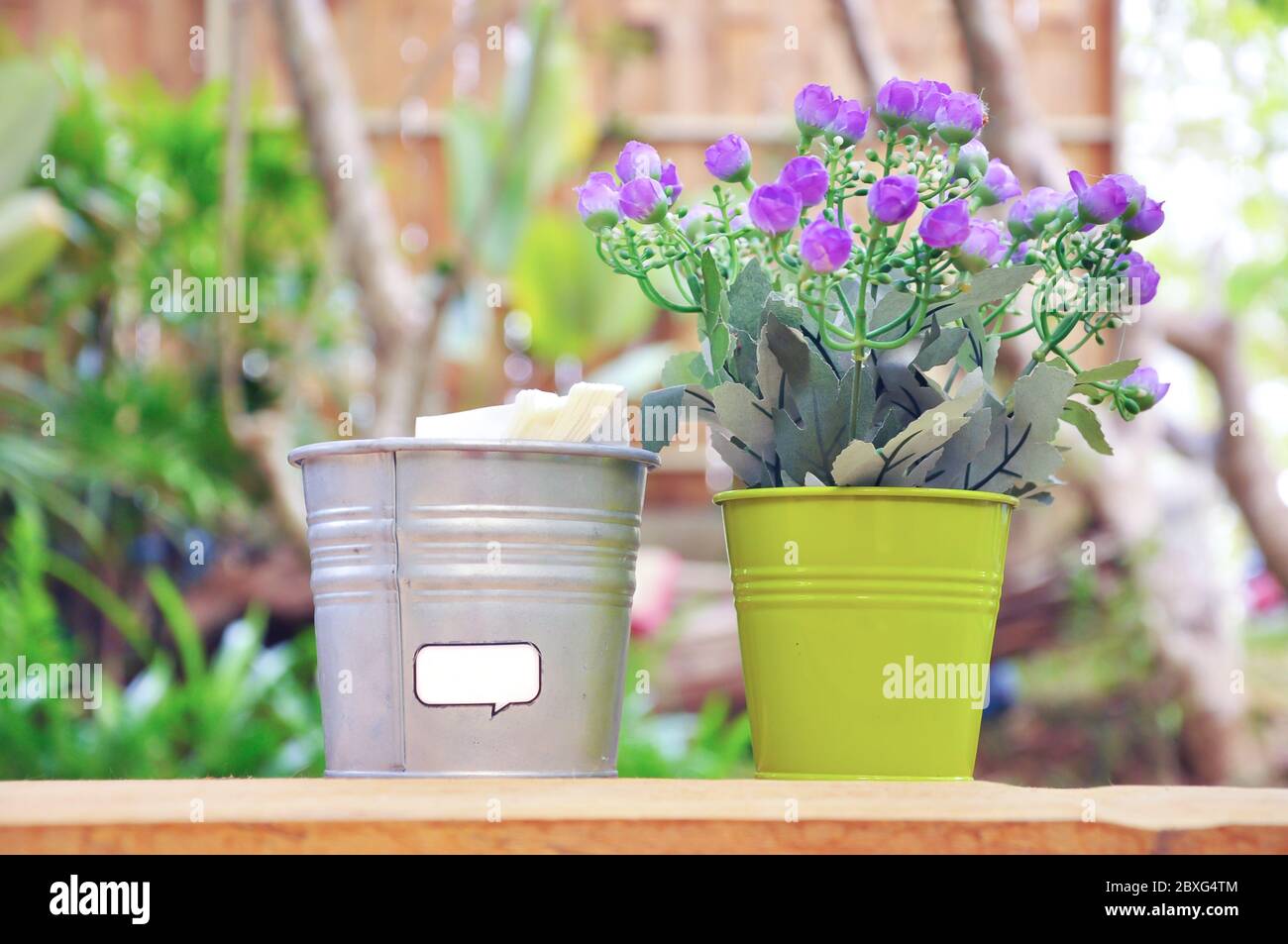 Winzige Lila Bluten Stockfotos Und Bilder Kaufen Alamy