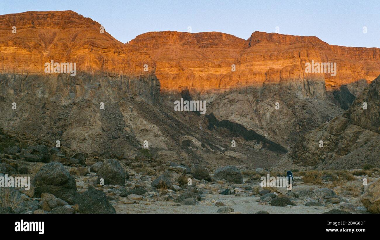 Rückansicht eines Wanderers, Fish River Canyon, Namibia Stockfoto