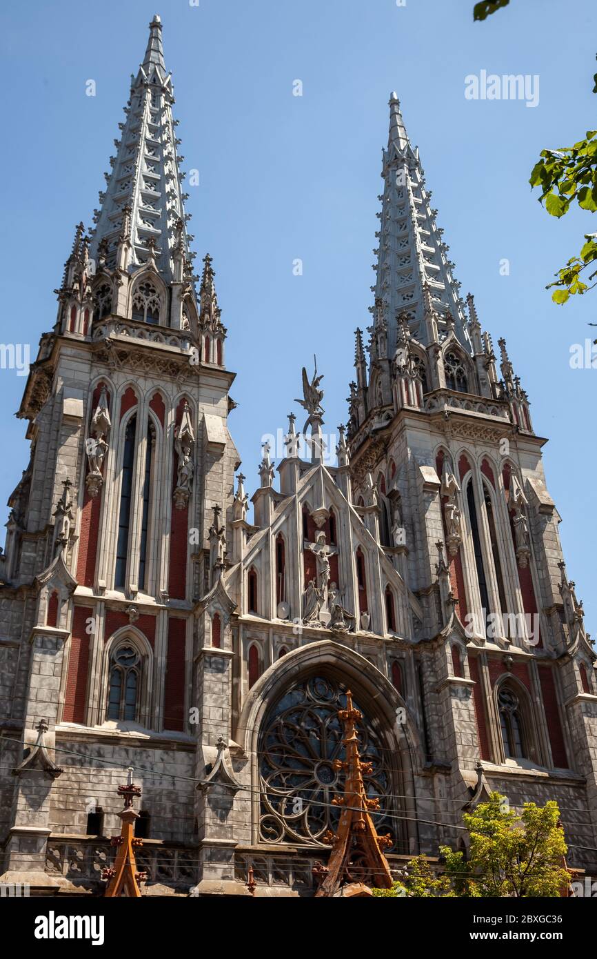 Ukraine, Kiew - 3. Juni 2020: Kirche des Hl. Nikolaus, Haus der Orgel und Kammermusik Römisch-katholische Kirche des Hl. Nikolaus in Kiew. Gothic Stockfoto