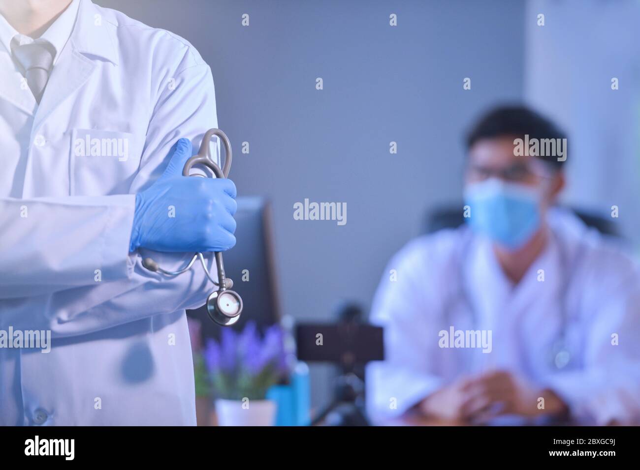 Zwei Ärzte in einem Büro Stockfoto