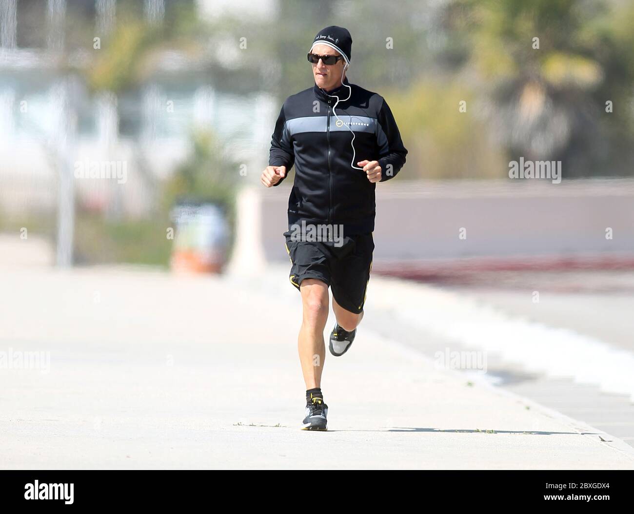 Matthew McConaughey verbrachte den Morgen Joggen und Trainieren in Zuma Beach, Kalifornien. März 2011 Stockfoto
