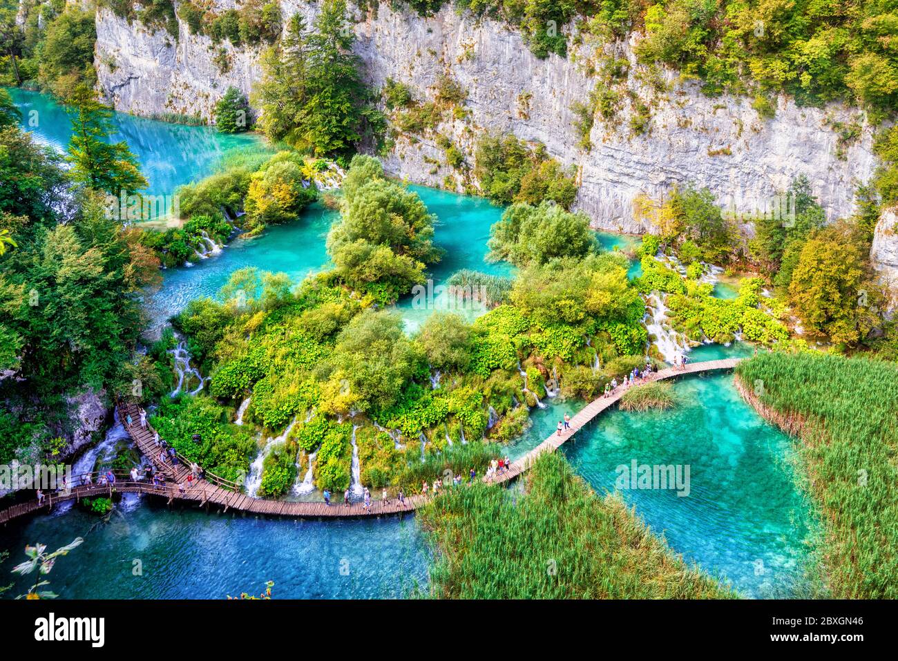 Wasserweg im Nationalpark Plitvicer Seen, Kroatien, ist ein UNESCO-Weltkulturerbe Stockfoto