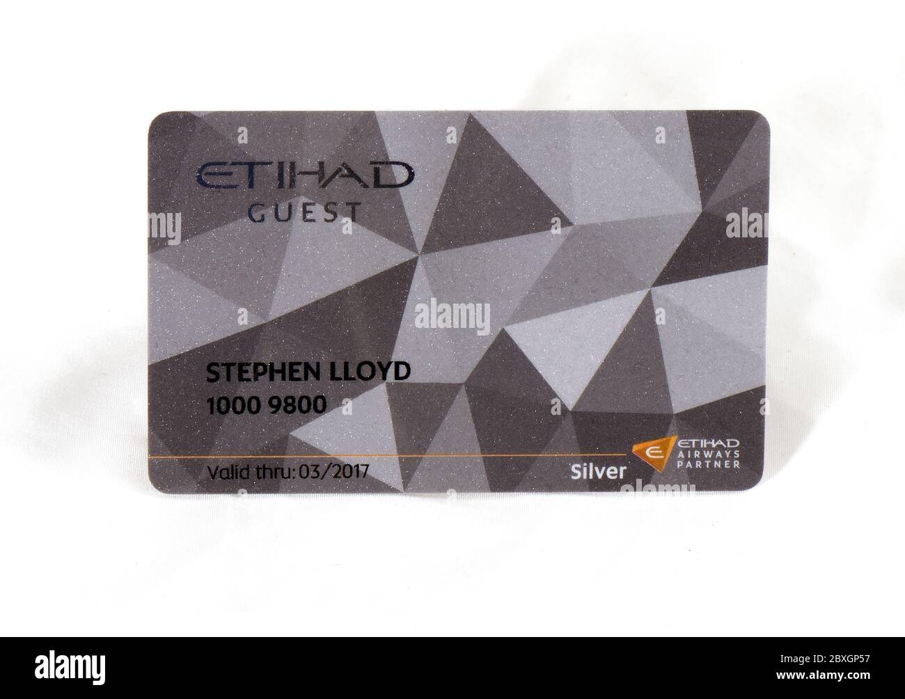 Silberne Vielfliegerkarte bei der Fluggesellschaft Etihad. Stockfoto
