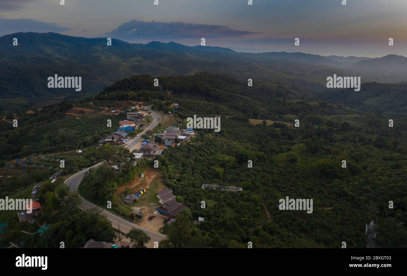 Wunderschöne Berg im Norden von Thailand während schönen Moment Stockfoto