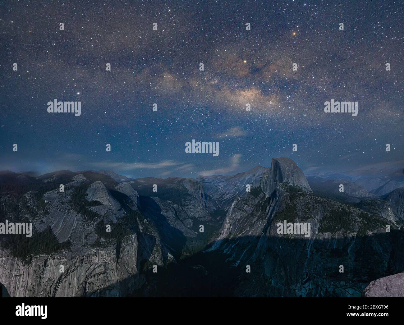 Wunderschöne Millionen Sterne über dem Glacier Point, Yosemite Stockfoto