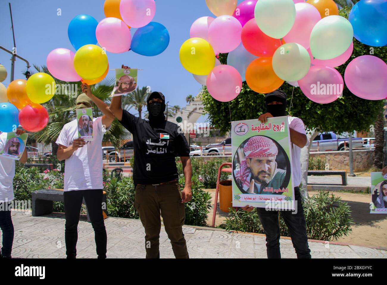 7. Juni 2020: Gaza, Palästina. 07 Juni 2020. Auf dem Platz des unbekannten Soldaten wird eine Mahnwache zum 14. Jahrestag der Ermordung Israels des Gründers und Führers der Volkswiderstandskomitees Jamal Abu Samhadana durchgeführt und Israels Plan, Land im Westjordanland anzugliedern, abgelehnt. Die Teilnehmer respektieren auch den ehemaligen Führer des Palästinensischen Islamischen Jihad, Ramadan Abdullah Shallah, der am Samstagabend nach einem langen Kampf mit einer chronischen Krankheit starb. Quelle: ZUMA Press, Inc./Alamy Live News Stockfoto