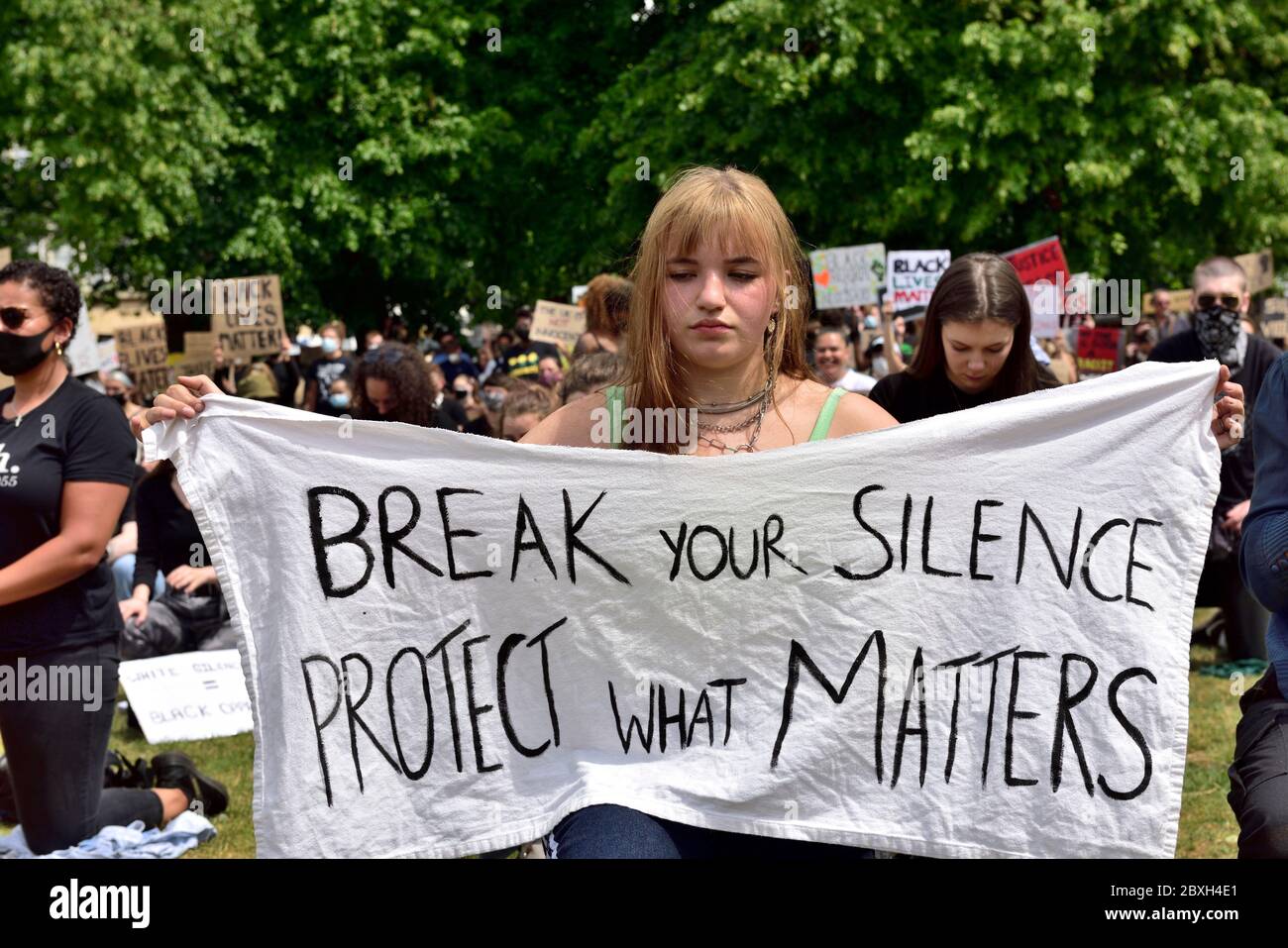 Black Lives Matter Protest in Bristol, England, Großbritannien, Sonntag, 7. Juni 2020. Tausende von Menschen schlossen sich den Protesten des Todes von George Floyd beginnin an Stockfoto