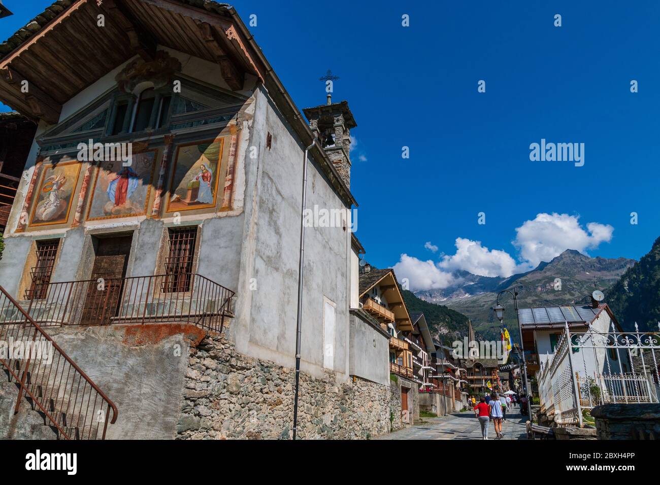 Blick auf die Bergstadt Alagna Valsesia, Vercelli, Piemont, Italien Stockfoto