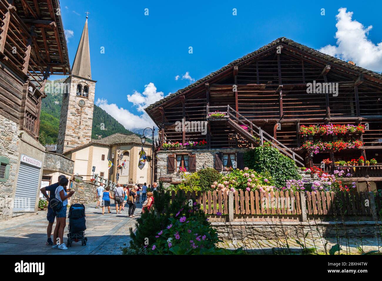 Blick auf die Bergstadt Alagna Valsesia, Vercelli, Piemont, Italien Stockfoto
