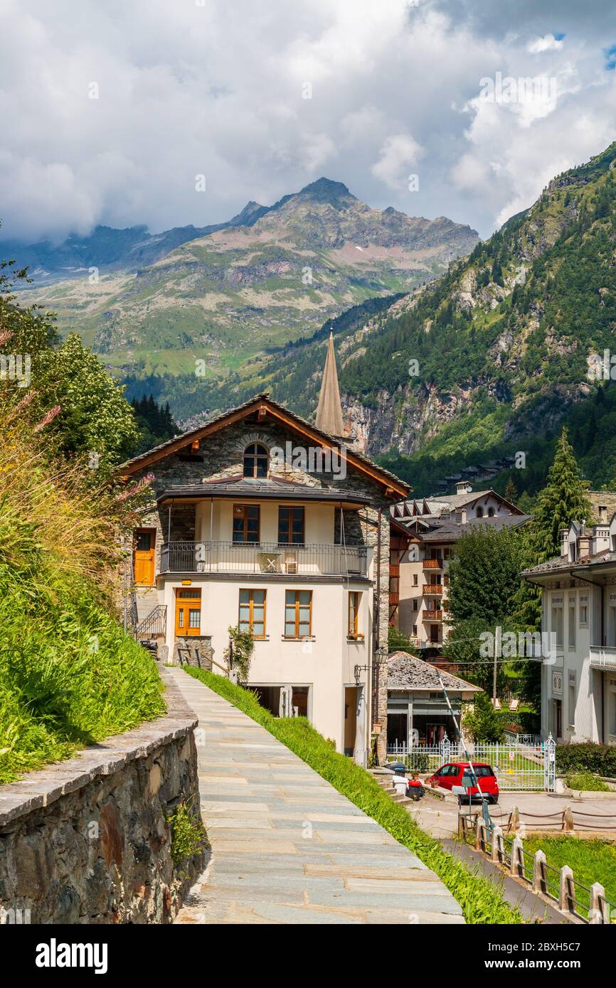 Blick auf die Bergstadt Alagna Valsesia, Vercelli, Piemont, Italien Stockfoto