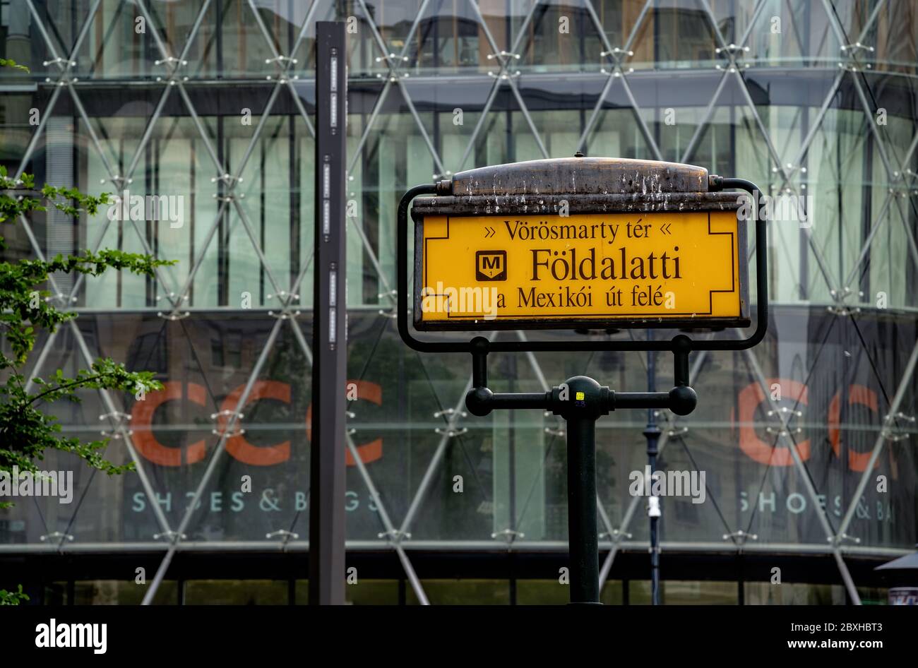 Das typische Whiteboard der gelben U-Bahn.Dies ist die erste U-Bahn-Linie in Budapest und es war die erste U-Bahn-Linie auf der Europa wie w Stockfoto