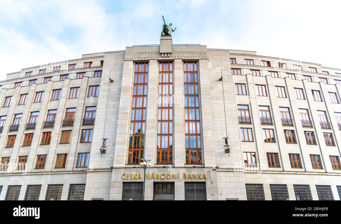 PRAG, TSCHECHISCHE REPUBLIK - 28. AUGUST 2018: Tschechische Nationalbank, CNB, Zentralbank und Finanzmarktaufsicht. Hauptsitz in Prag, Tschechische Republik. Stockfoto