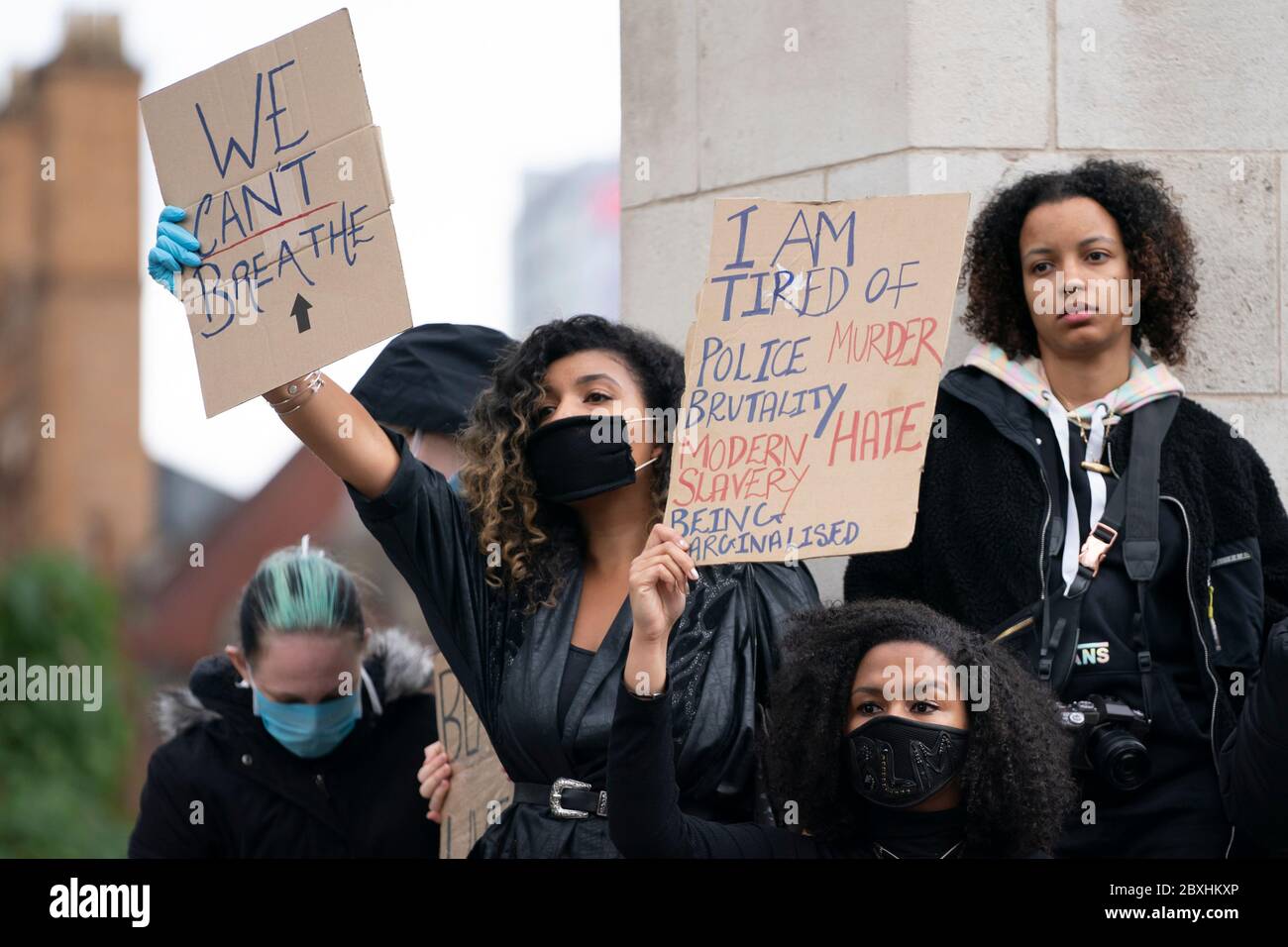 Manchester, Großbritannien. Juni 2020. Mitglieder der Öffentlichkeit werden bei einem Black Lives Matter Protest in Manchester, Großbritannien, gesehen. Kredit: Jon Super/Alamy Live News. Stockfoto