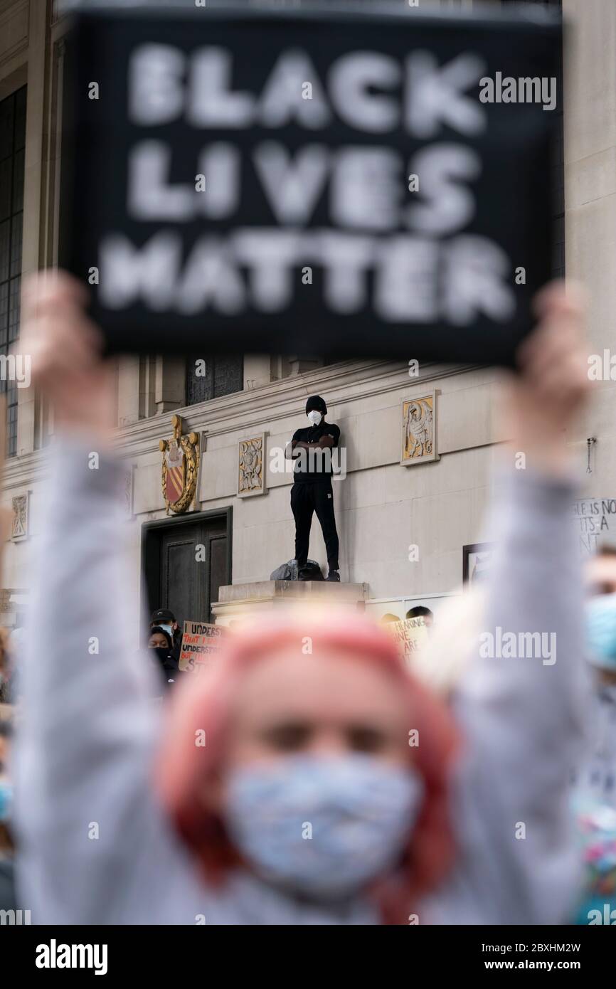 Manchester, Großbritannien. Juni 2020. Mitglieder der Öffentlichkeit werden bei einem Black Lives Matter Protest in Manchester, Großbritannien, gesehen. Kredit: Jon Super/Alamy Live News. Stockfoto