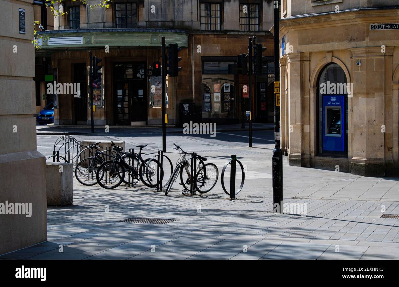 Die Straßen und Geschäfte in Bath Somerset sind leer und geschlossen Stockfoto