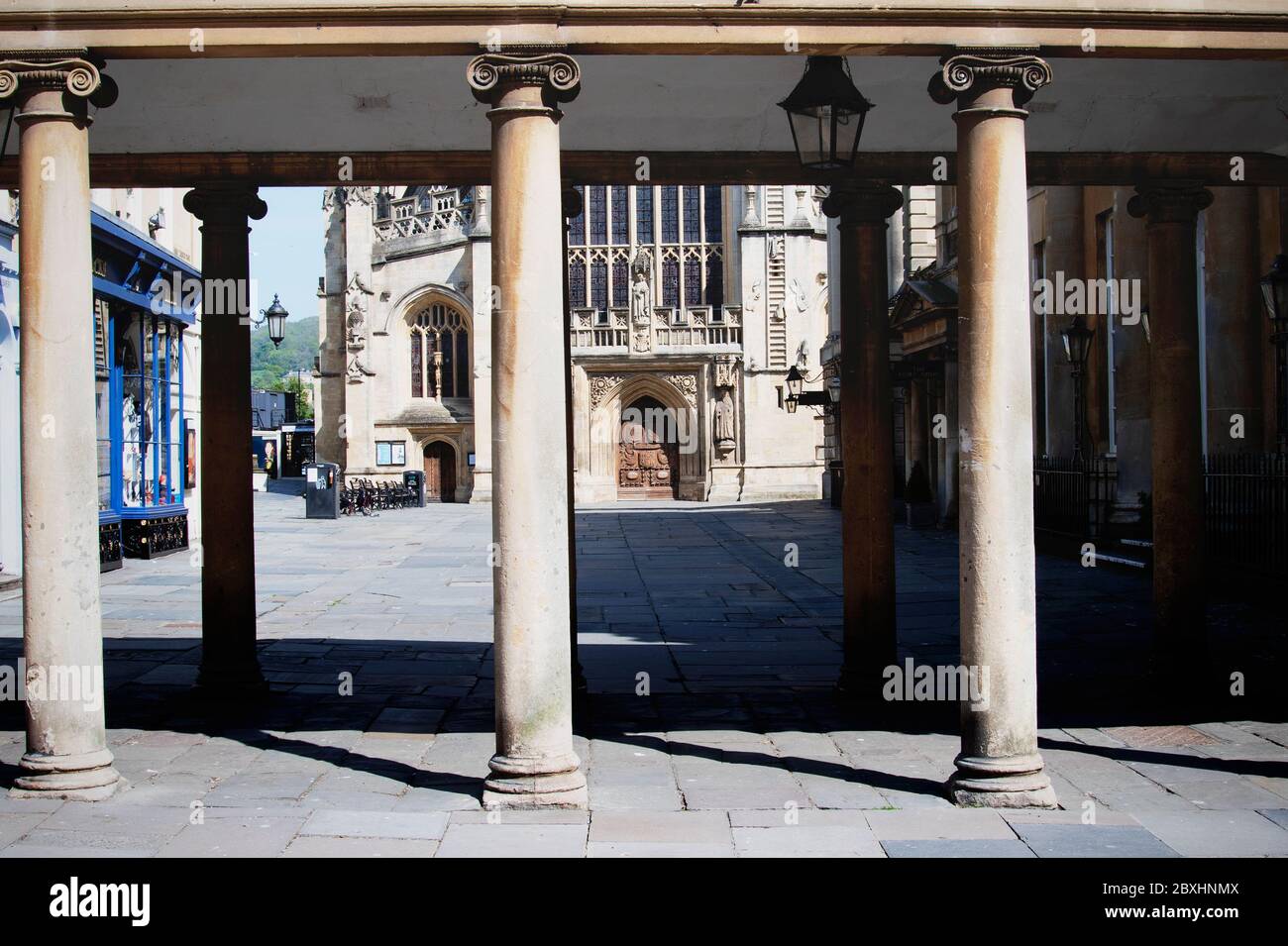 Die Straßen und Geschäfte in Bath Somerset sind leer und geschlossen Stockfoto