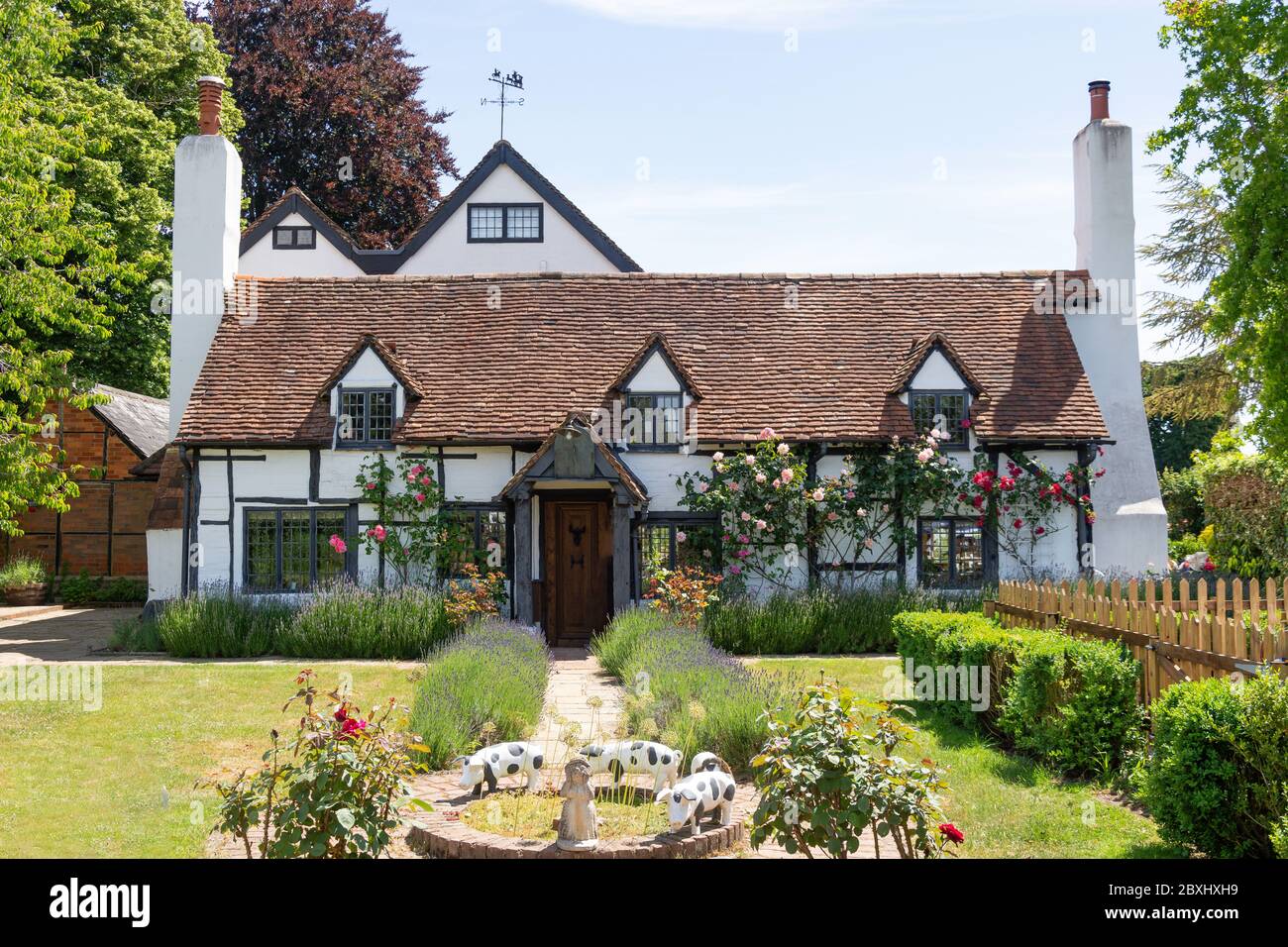 Landhaus aus der Zeit auf dem Green, Littlewick Green, Berkshire, England, Vereinigtes Königreich Stockfoto