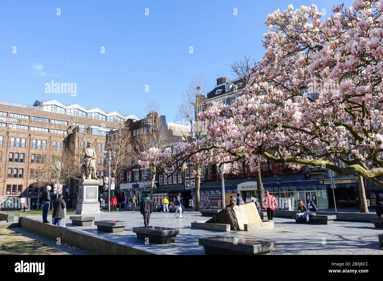 Ruhiges Amsterdam (Niederlande) während der Covid-19-Krise, Blick auf das leere Rotlichtviertel Stockfoto