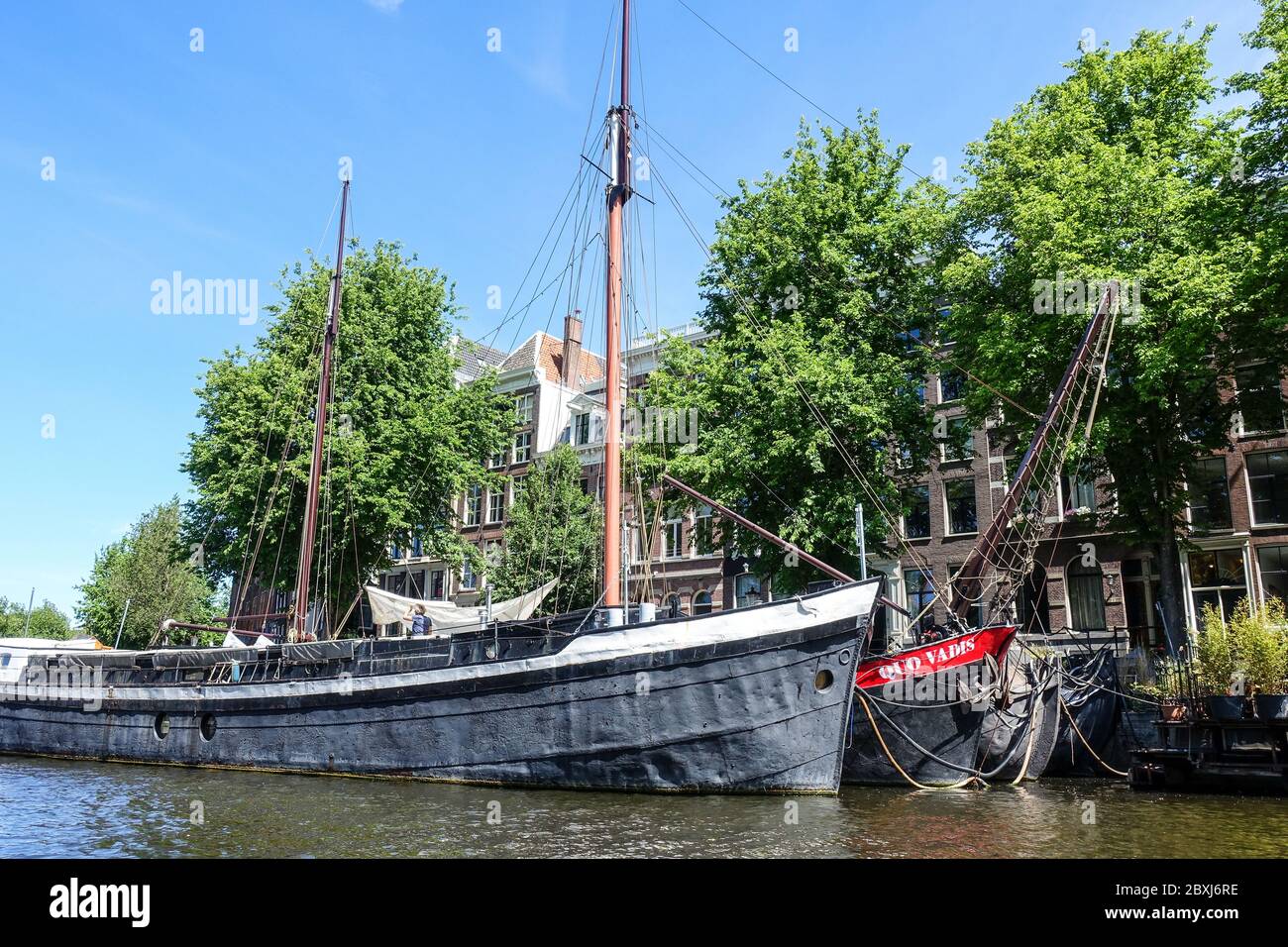 Ruhiges Amsterdam (Niederlande) während der Covid-19-Krise, Blick auf das leere Rotlichtviertel Stockfoto