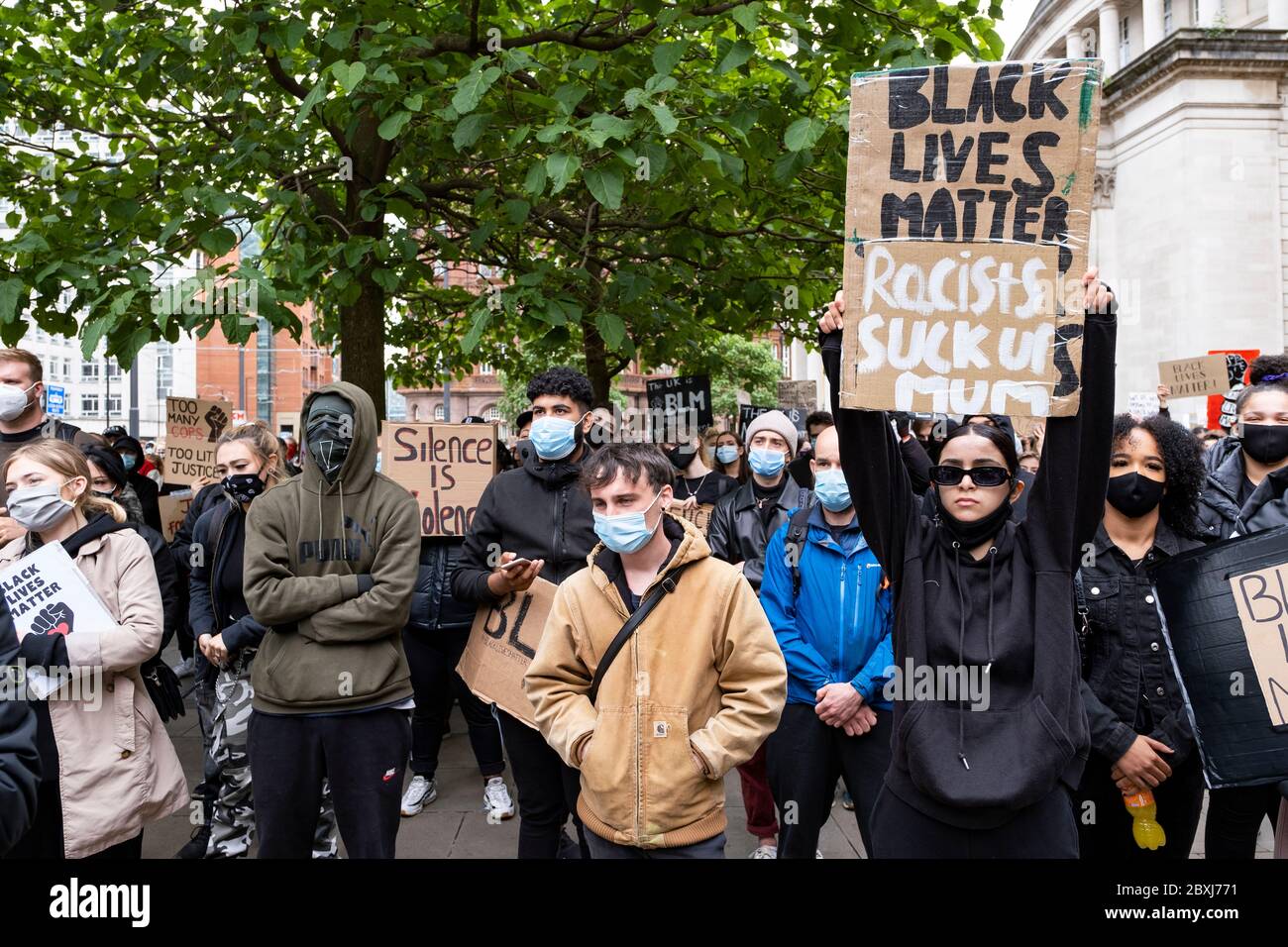 Manchester, Großbritannien. Juni 2020... Tausende friedliche Demonstranten kommen als Teil der Bewegung Black Lives Matter im Stadtzentrum von Manchester in Massen heraus. Kredit: Gary Mather/Alamy Live News Stockfoto