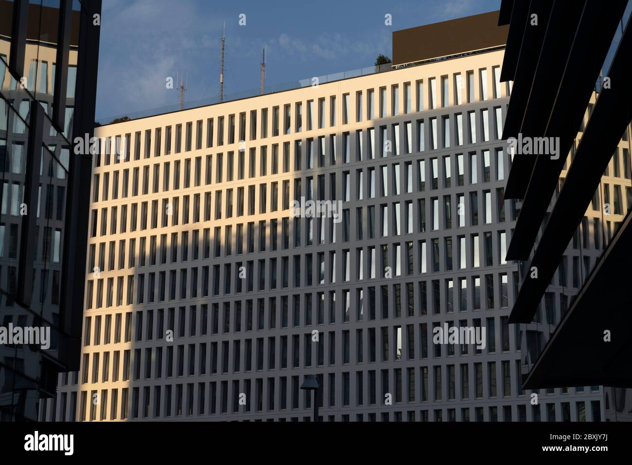 Mailand, Lombardei, Italien: Moderne Gebäude am Alvar Aalto Platz. Stockfoto