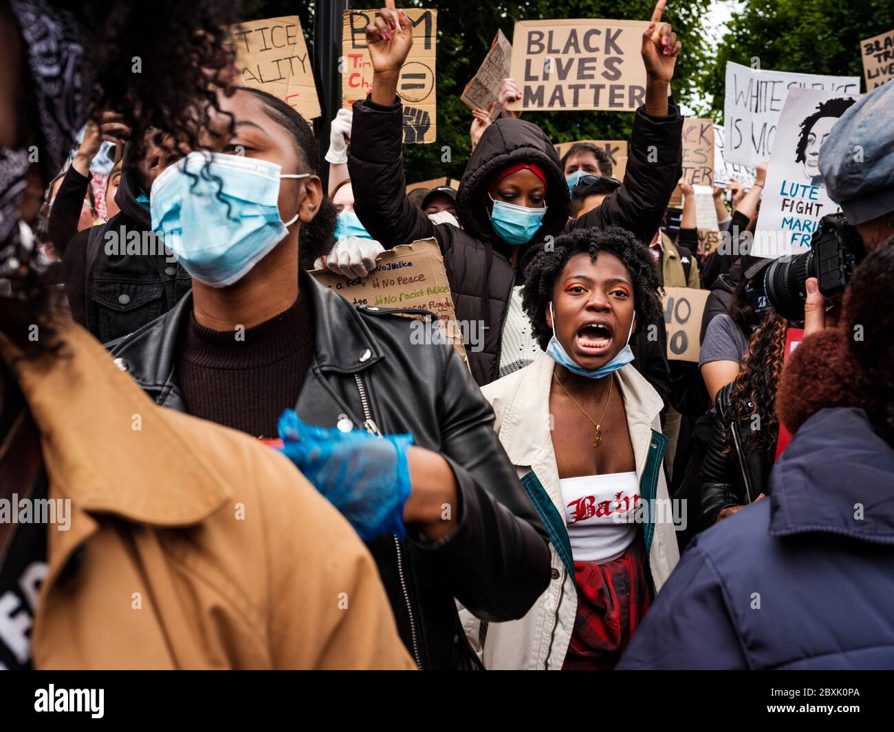 London, Großbritannien. Juni 2020. Schwarze Leben sind wichtig für den Protest auf dem Parliament Square in London. In Erinnerung an George Floyd, der am 25. Mai in Polizeigewahrsam in der US-Stadt Minneapolis getötet wurde. Quelle: Yousef Al Nasser Stockfoto