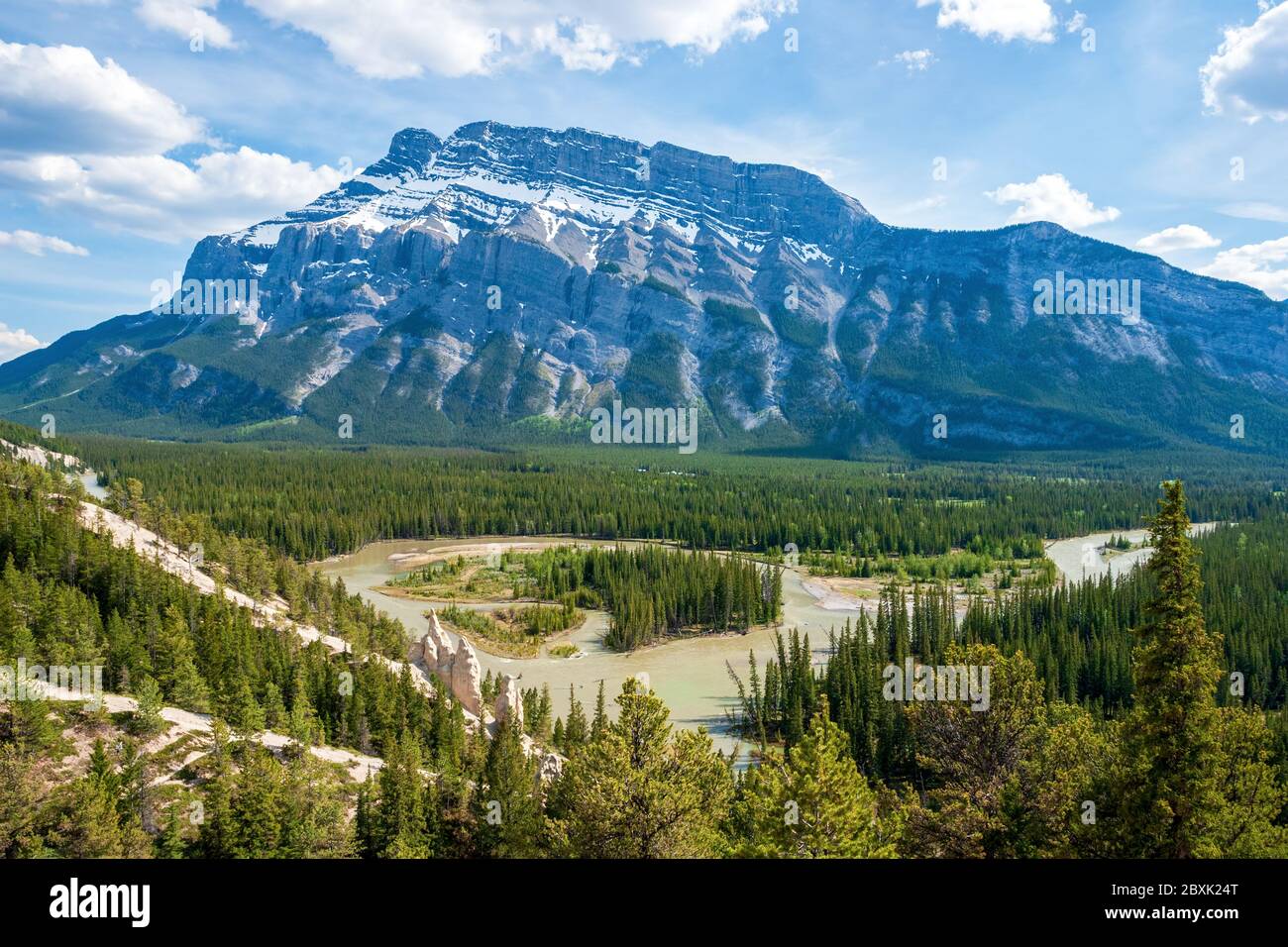 Bow River Meander und Mount Rundle - Banff NP, Alberta, Kanada Stockfoto