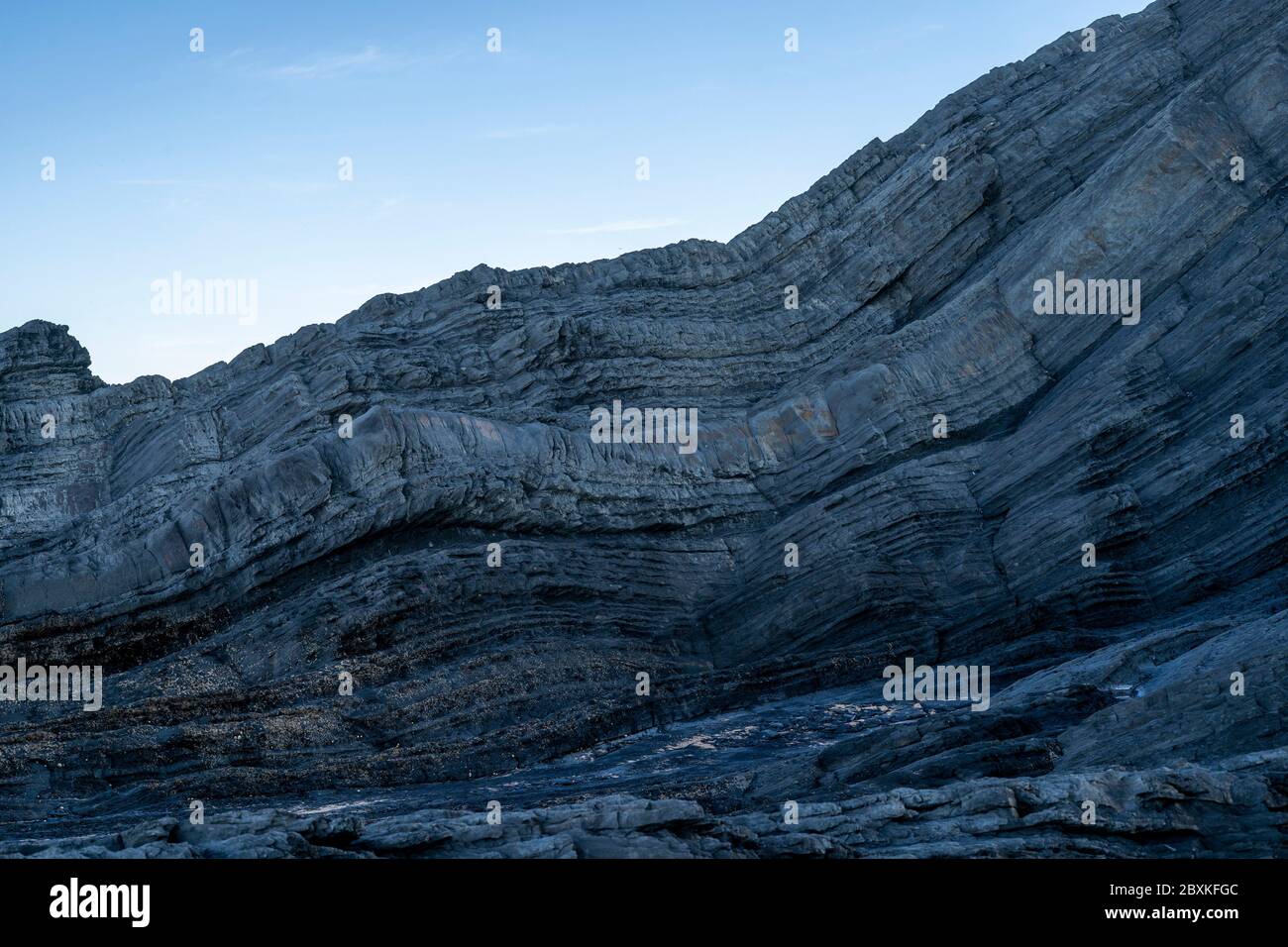 Erstaunliche wellige Bildung von Rock Hintergrund Textur. Geologie die Erdwissenschaft. Das Studium der Steine Stockfoto