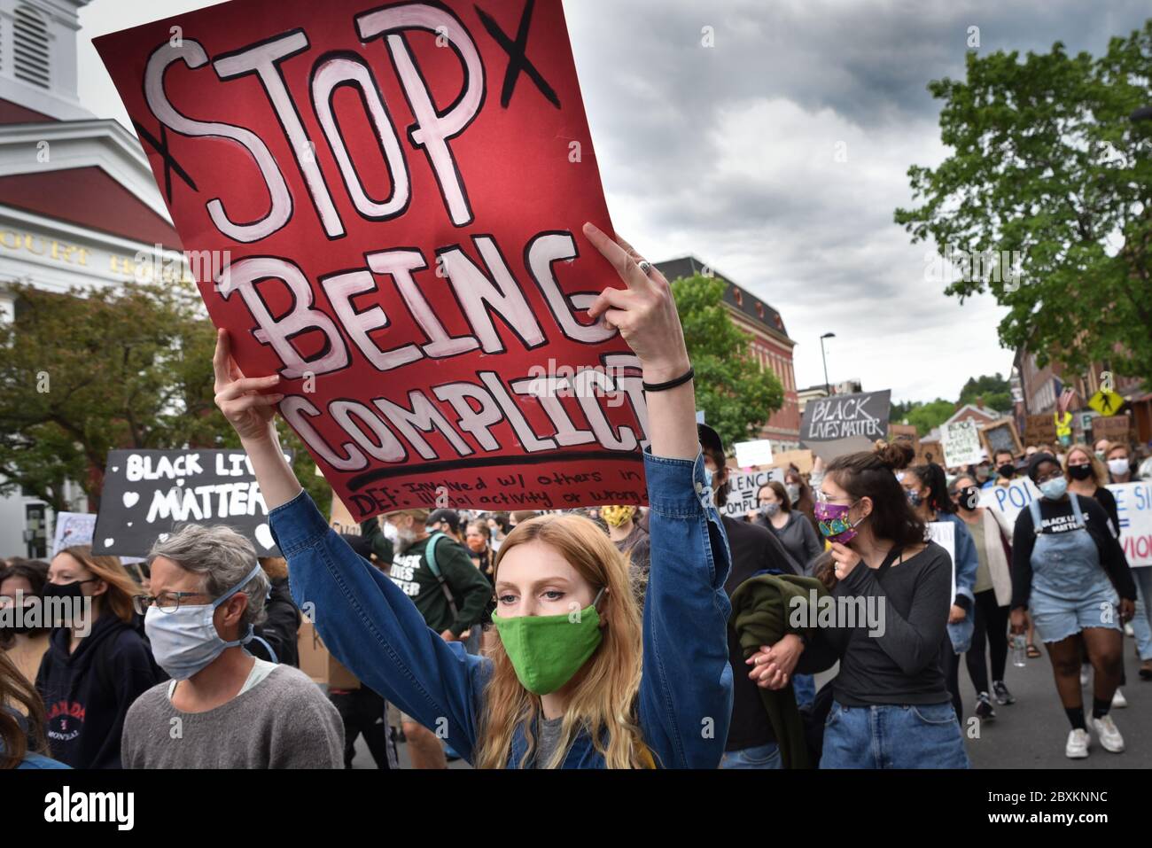 Protest gegen die Ermordung von Menschen mit Farbe durch die Polizei in den USA (Black Lives Matter), im Vermont State House und in den umliegenden Straßen, Montpelier, VT, USA. Stockfoto