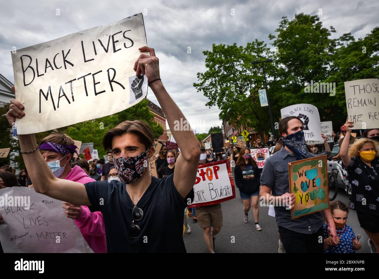Protest gegen die Ermordung von Menschen mit Farbe durch die Polizei in den USA (Black Lives Matter), im Vermont State House und in den umliegenden Straßen, Montpelier, VT, USA. Stockfoto